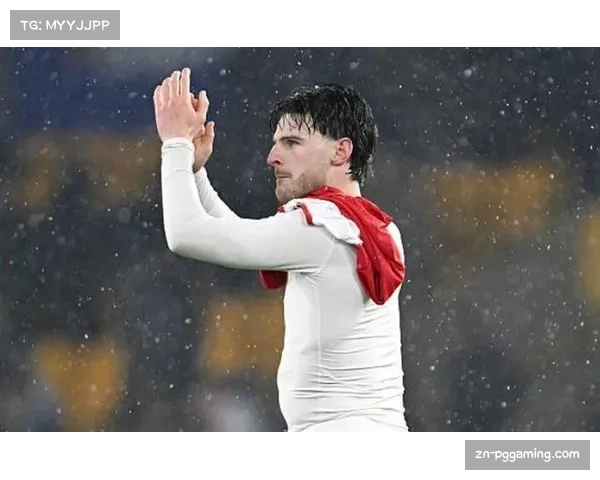 “足球进校园”活动在伦敦启动，赖斯、萨卡出席指导青少年训练