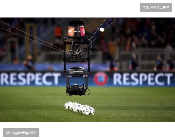 安装在欧冠体育场顶棚的智能气象站，每秒向组委会传送风速与降雨数据